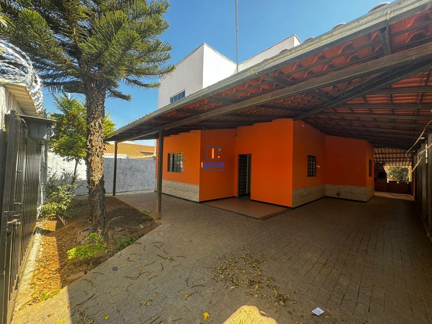 Casa à venda com 3 quartos, 360m² - Foto 1