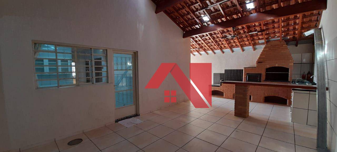 Casa à venda com 3 quartos, 125m² - Foto 1