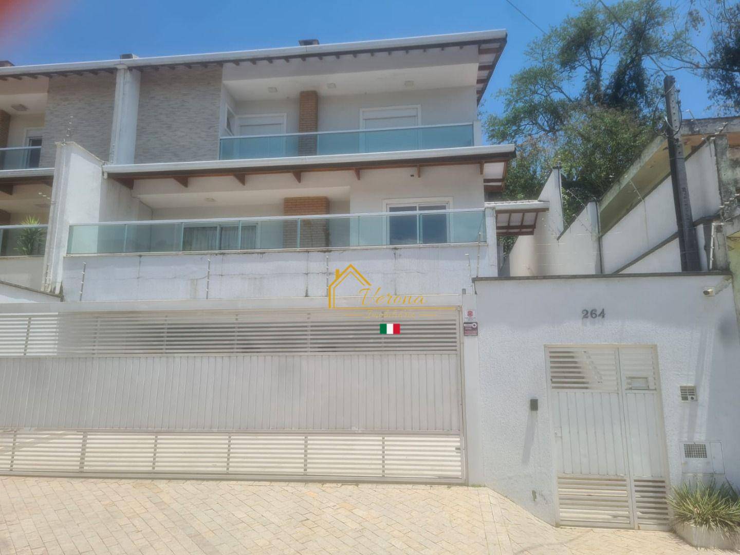 Sobrado, 3 quartos, 340 m² - Foto 1