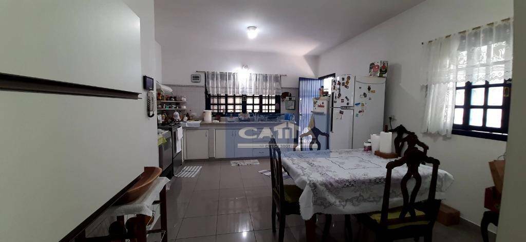 Casa à venda com 3 quartos, 366m² - Foto 11