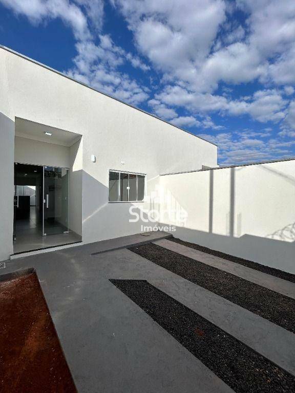 Casa à venda com 2 quartos, 68m² - Foto 1