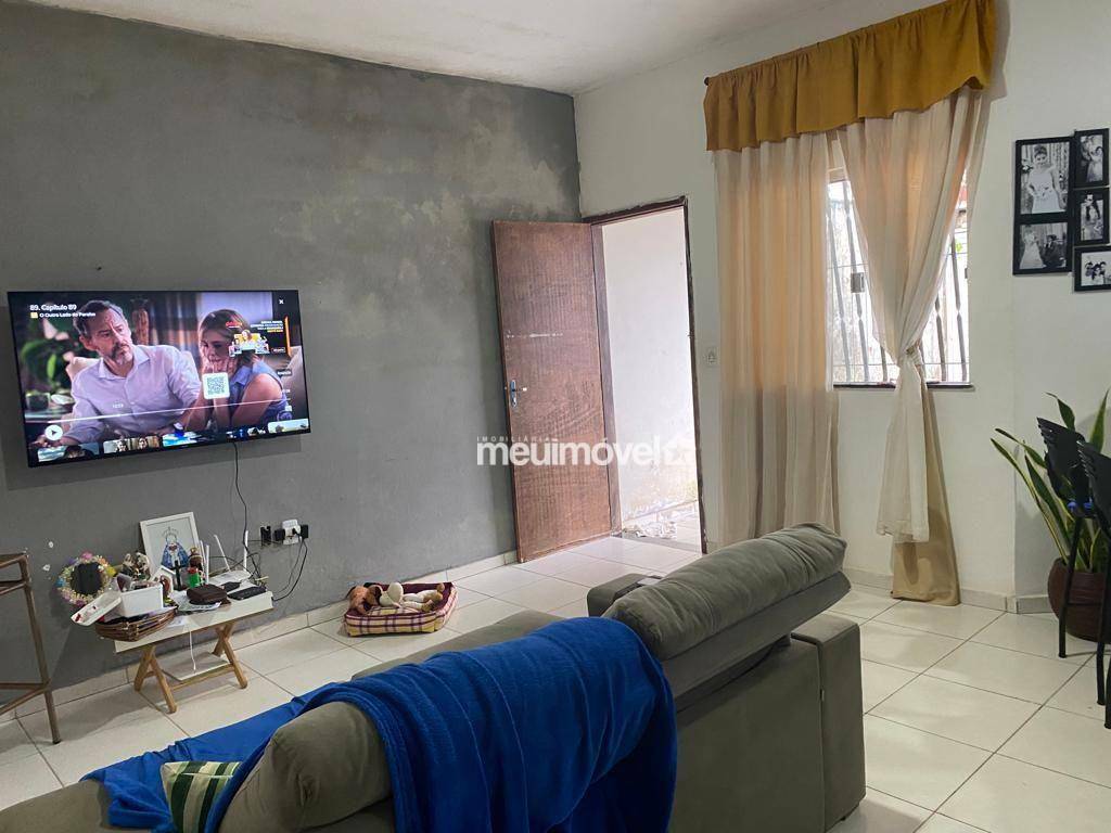 Casa à venda com 2 quartos, 109m² - Foto 1