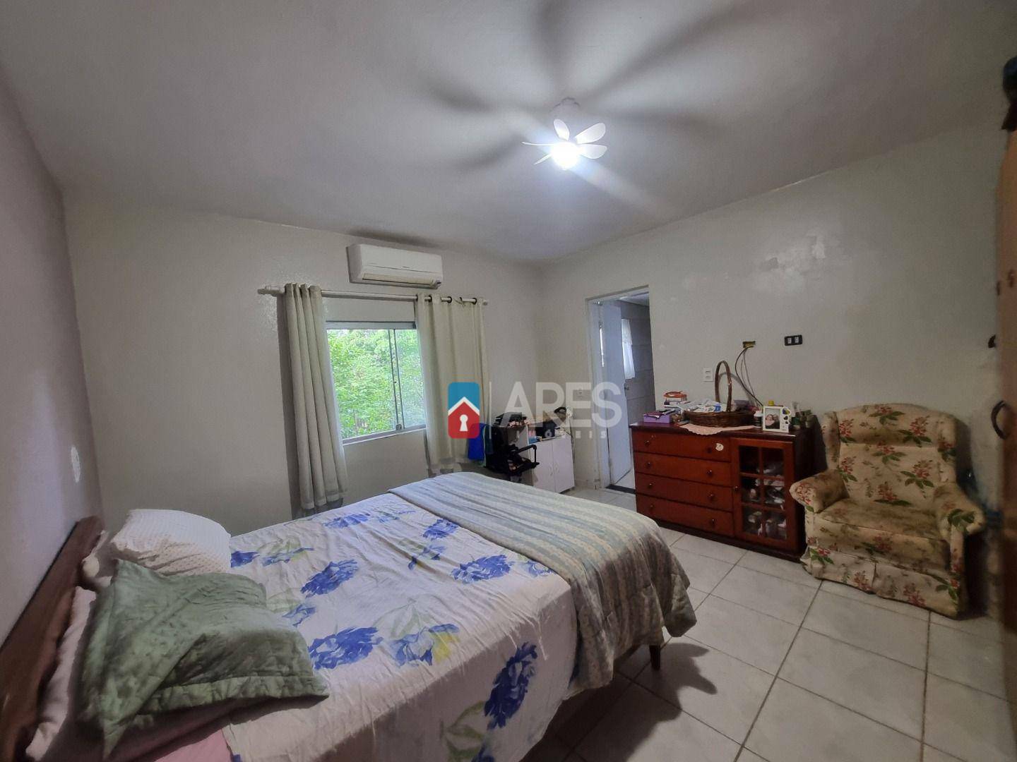 Chácara à venda com 4 quartos, 297m² - Foto 4