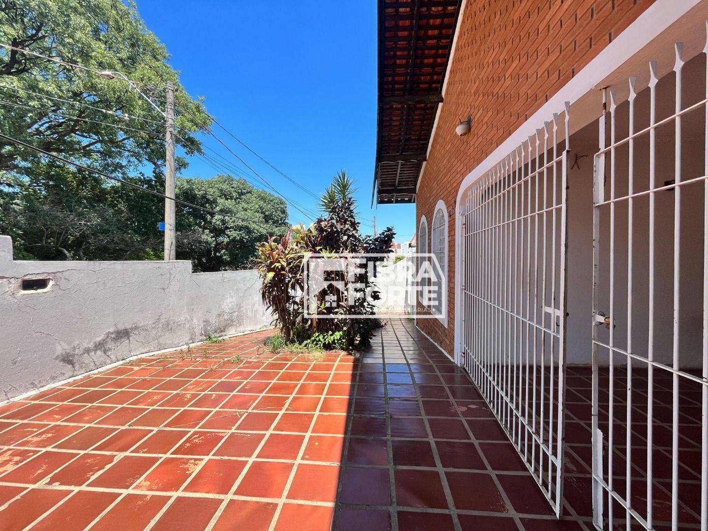 Casa à venda com 3 quartos, 140m² - Foto 1