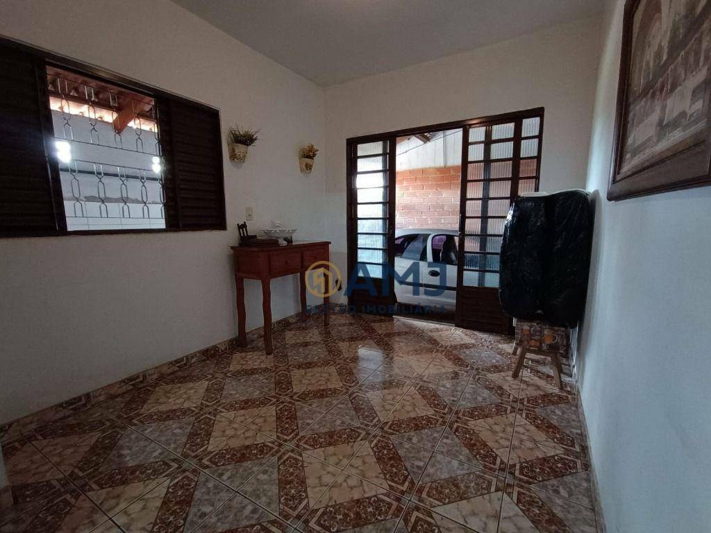 Casa à venda com 2 quartos, 220m² - Foto 4