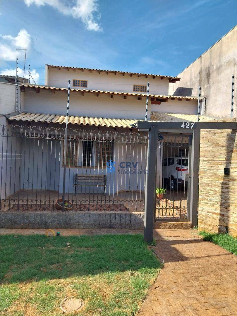 Sobrado à venda com 5 quartos, 250m² - Foto 1