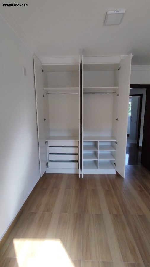 Casa para alugar com 4 quartos, 560m² - Foto 49