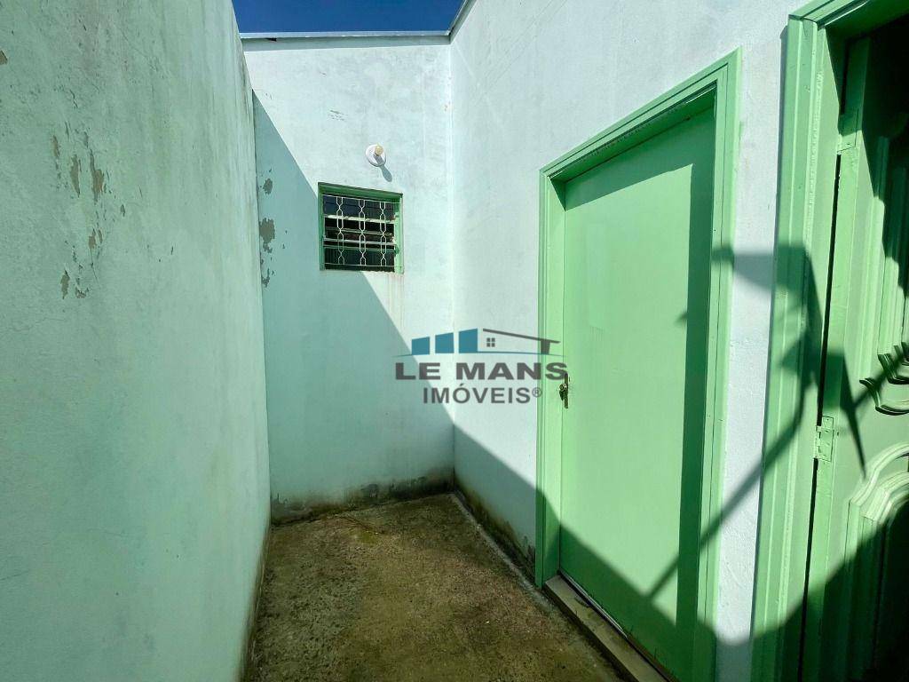 Chácara à venda com 3 quartos, 196m² - Foto 12