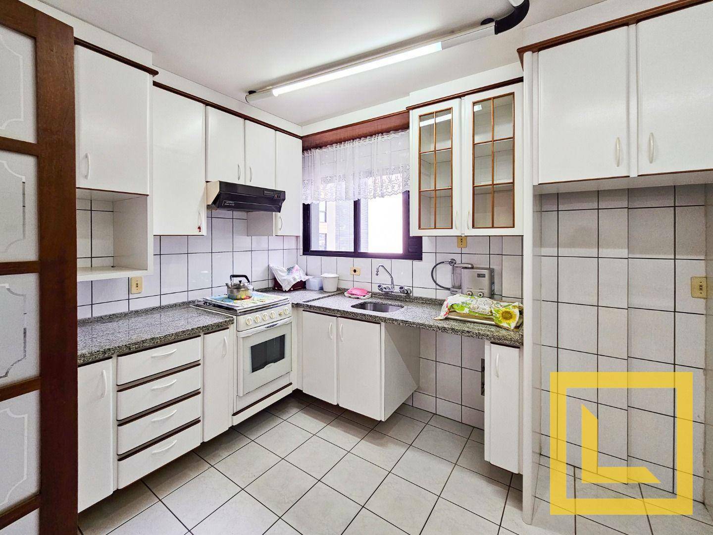 Apartamento à venda com 3 quartos, 135m² - Foto 7