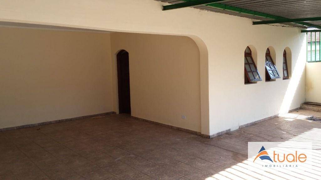 Casa à venda com 3 quartos, 194m² - Foto 1