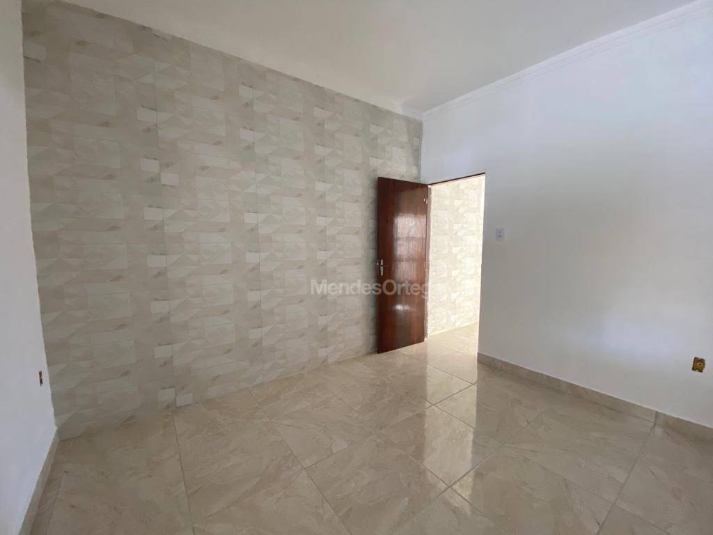 Casa à venda com 1 quarto, 60m² - Foto 2