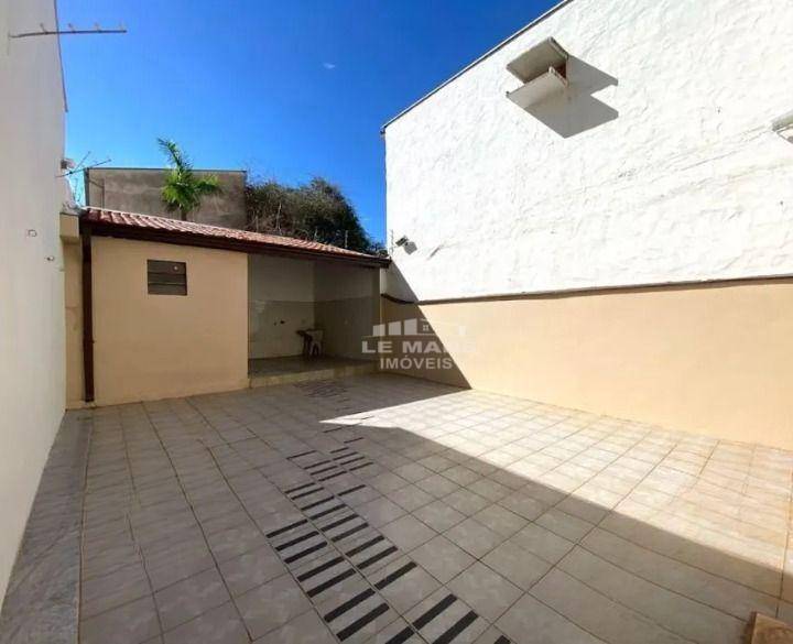 Casa para alugar com 4 quartos, 210m² - Foto 14