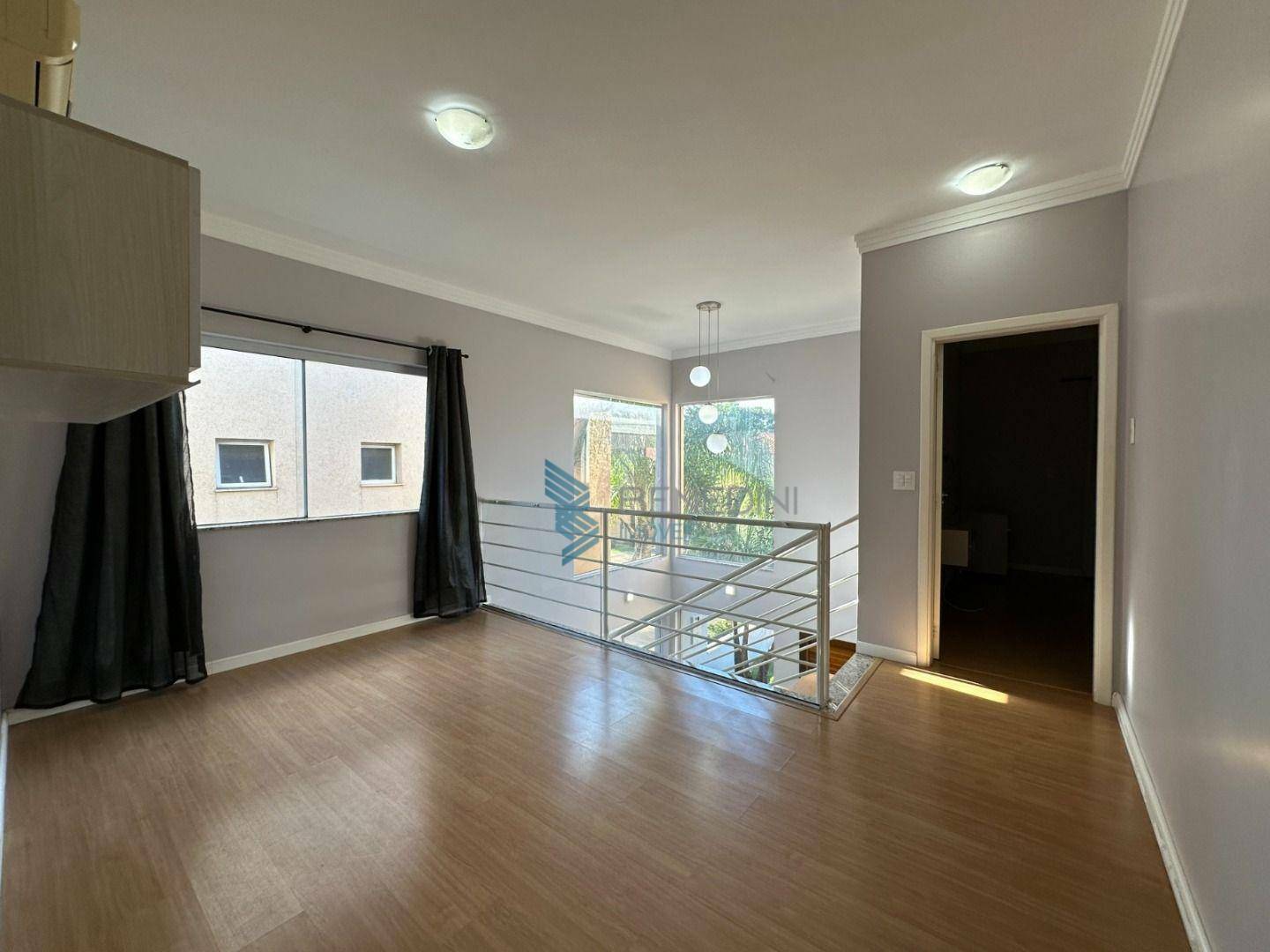 Sobrado à venda com 3 quartos, 245m² - Foto 1