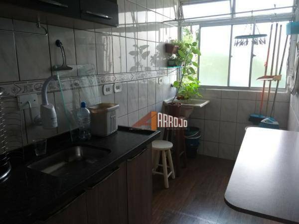 Apartamento à venda com 3 quartos, 47m² - Foto 6