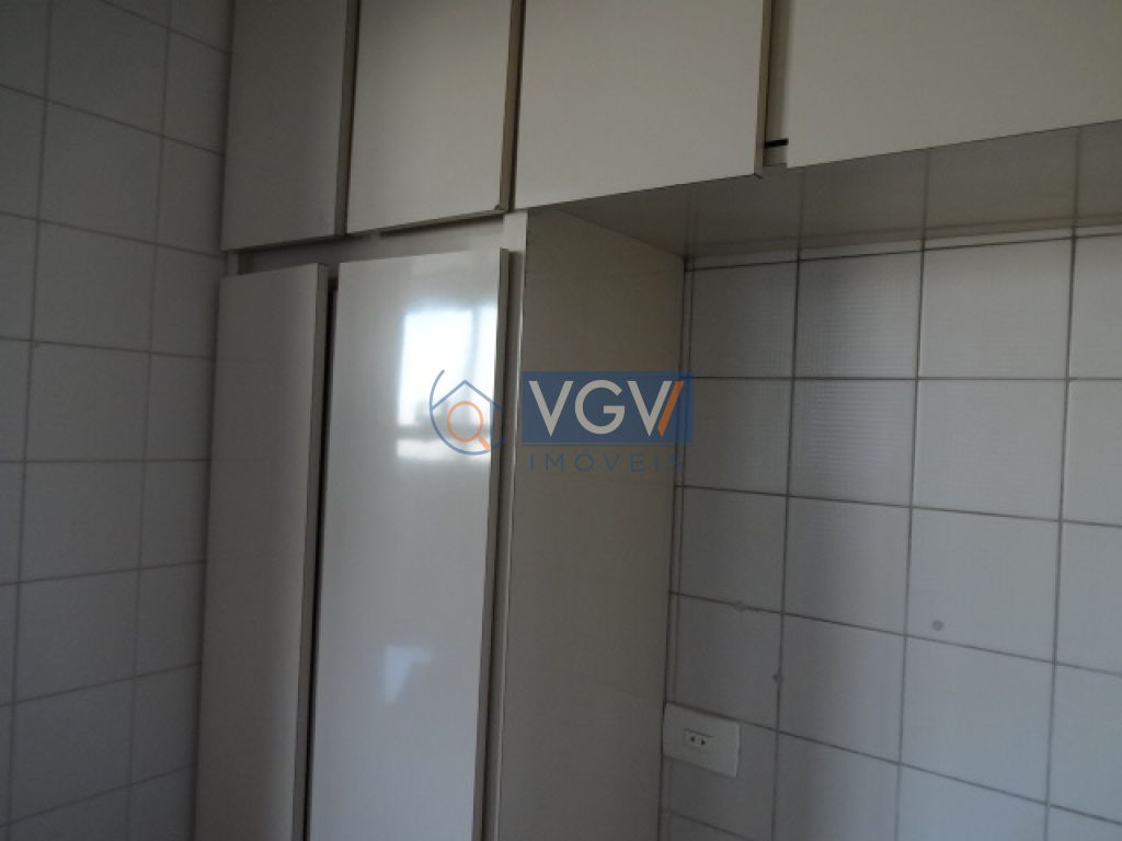 Apartamento à venda com 2 quartos, 65m² - Foto 2