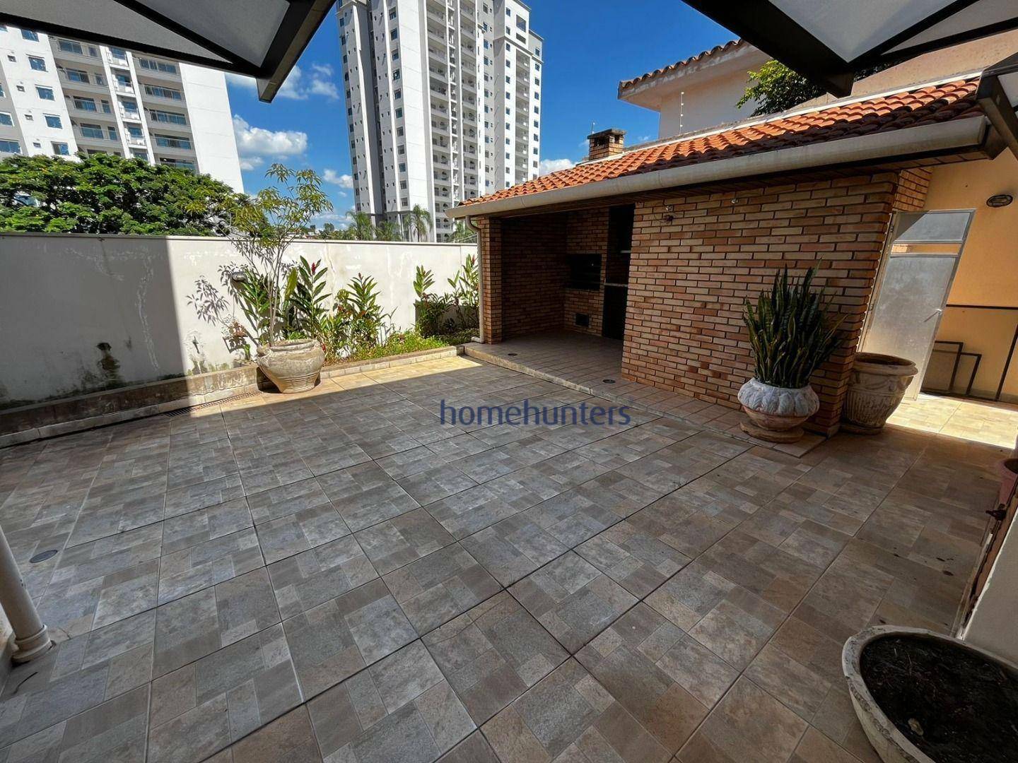 Casa para alugar com 5 quartos, 267m² - Foto 14