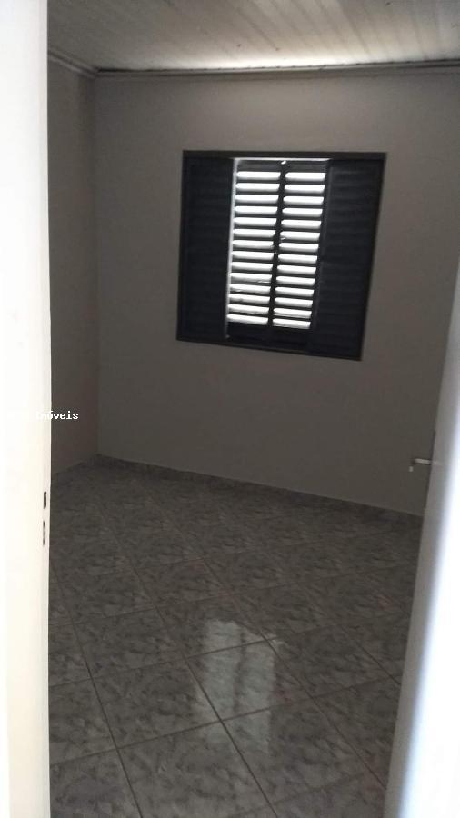 Casa à venda com 3 quartos, 200m² - Foto 2