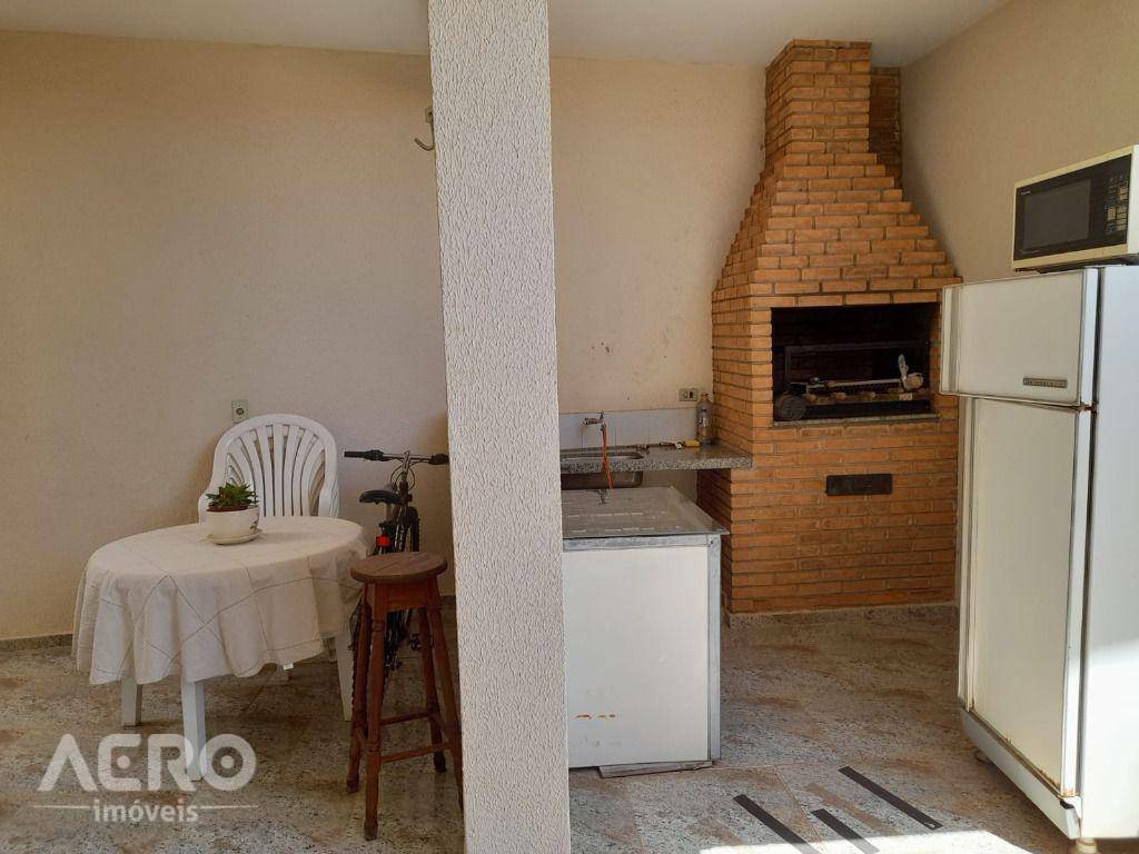 Casa à venda com 4 quartos, 250m² - Foto 22