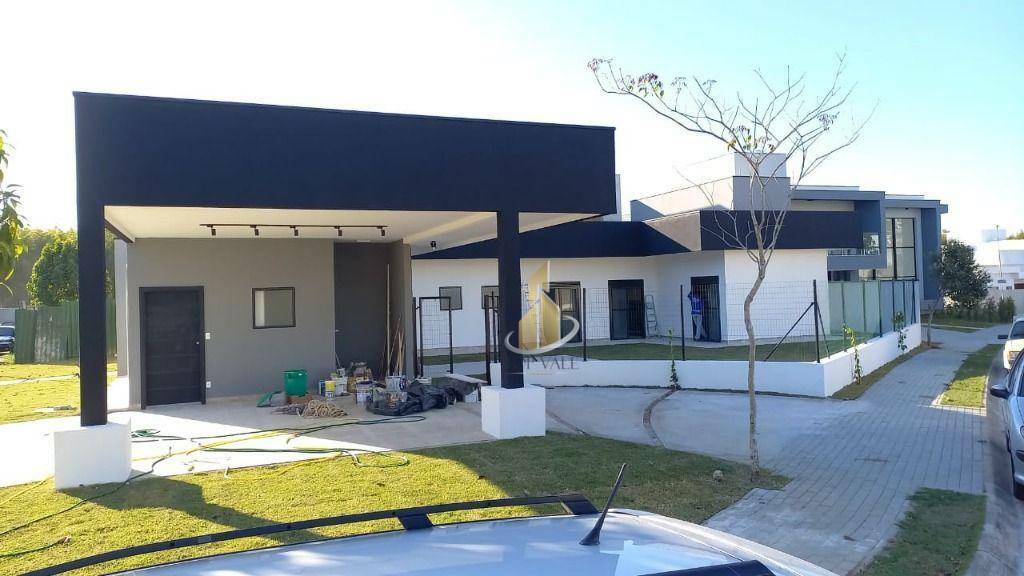 Casa de Condomínio à venda com 4 quartos, 238m² - Foto 1