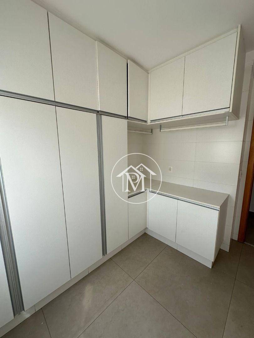 Casa de Condomínio para alugar com 5 quartos, 460m² - Foto 3