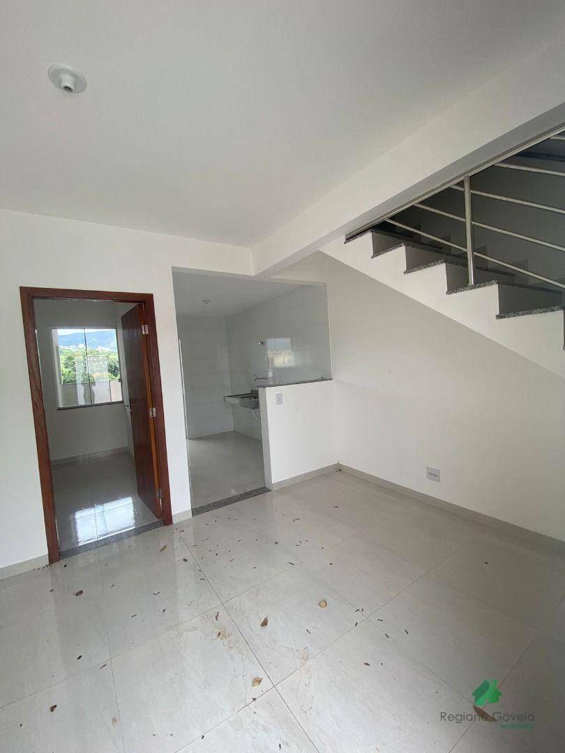 Casa à venda com 3 quartos, 80m² - Foto 2