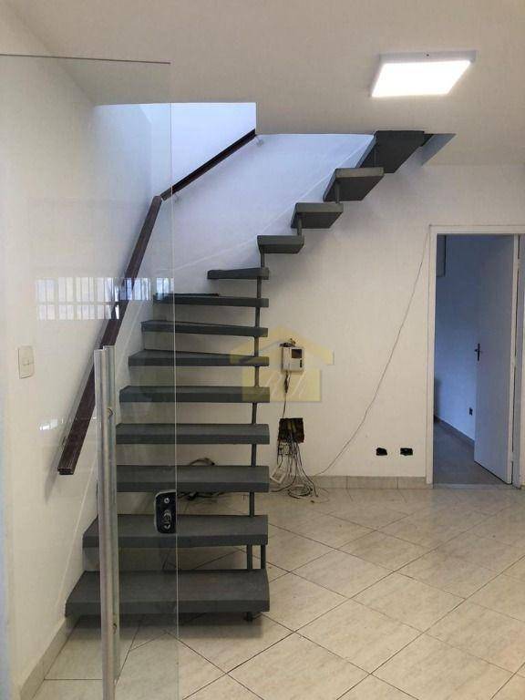 Sobrado à venda e aluguel com 3 quartos, 120m² - Foto 1