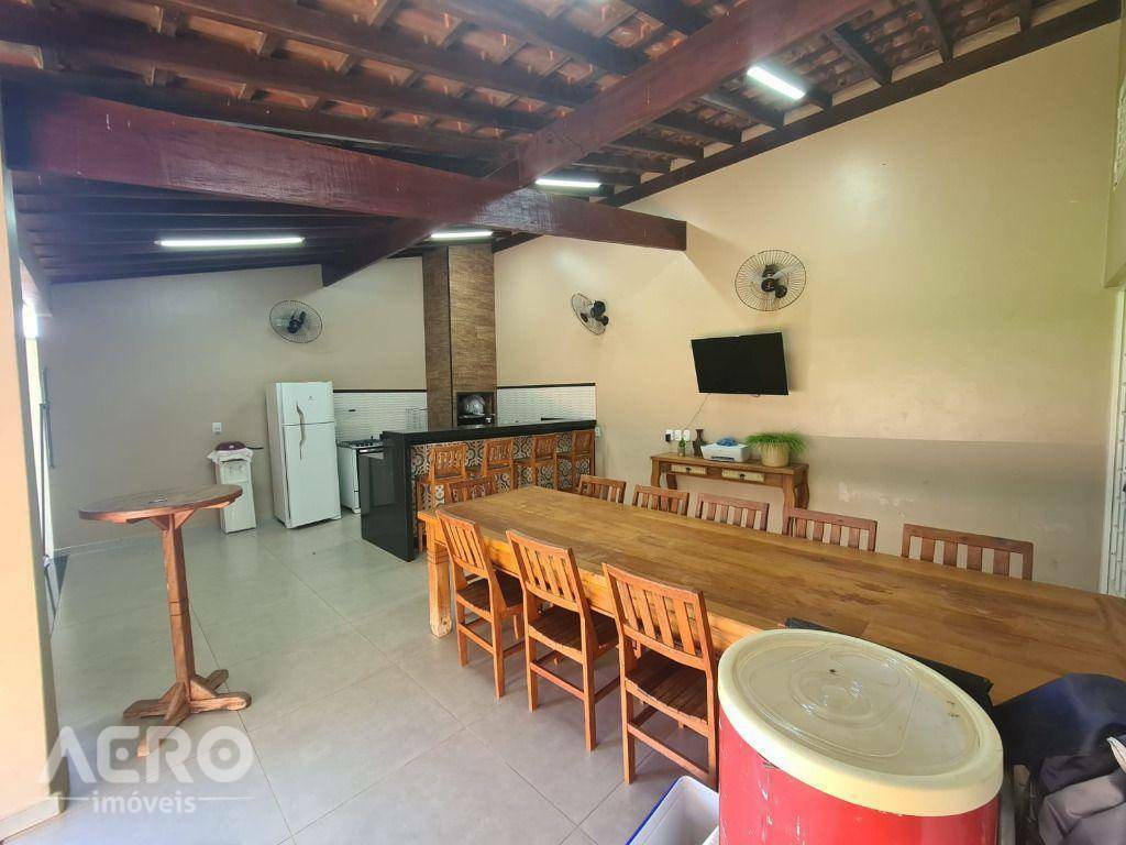 Casa à venda com 3 quartos, 190m² - Foto 3