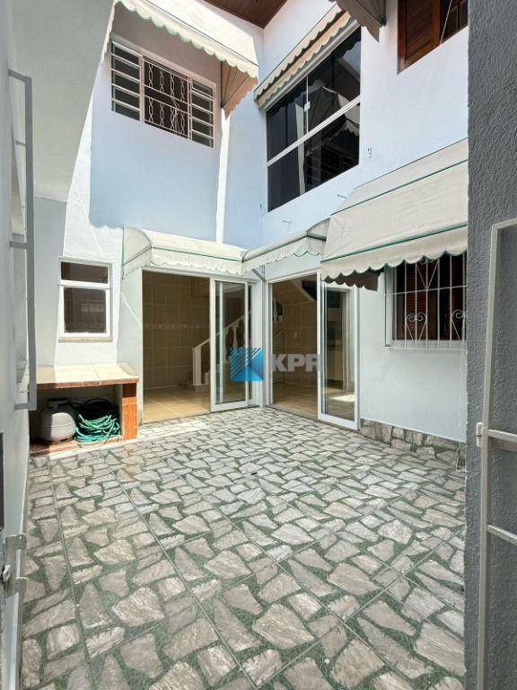 Casa à venda com 6 quartos, 270m² - Foto 2