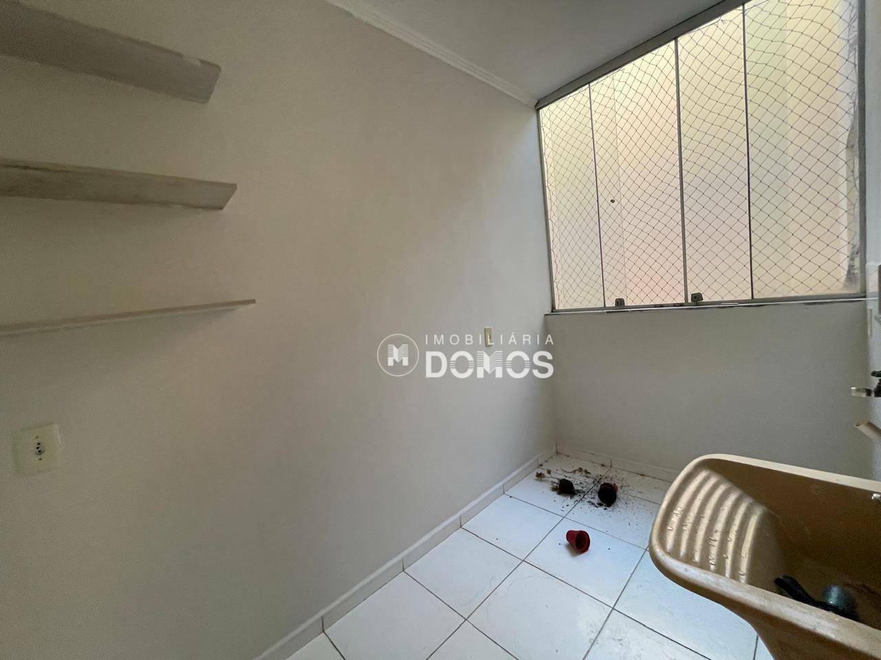 Apartamento à venda com 2 quartos, 75m² - Foto 3