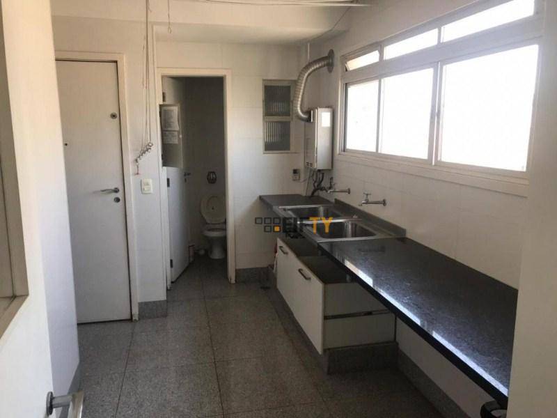 Apartamento à venda com 4 quartos, 226m² - Foto 8