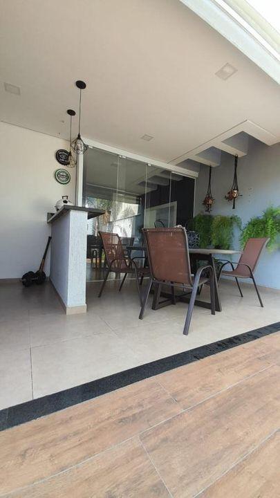 Casa de Condomínio à venda com 3 quartos, 160m² - Foto 2