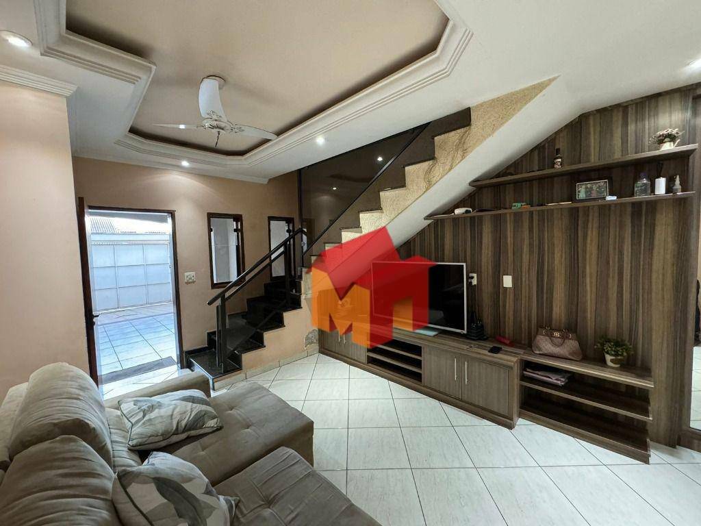 Casa à venda com 3 quartos, 200m² - Foto 1