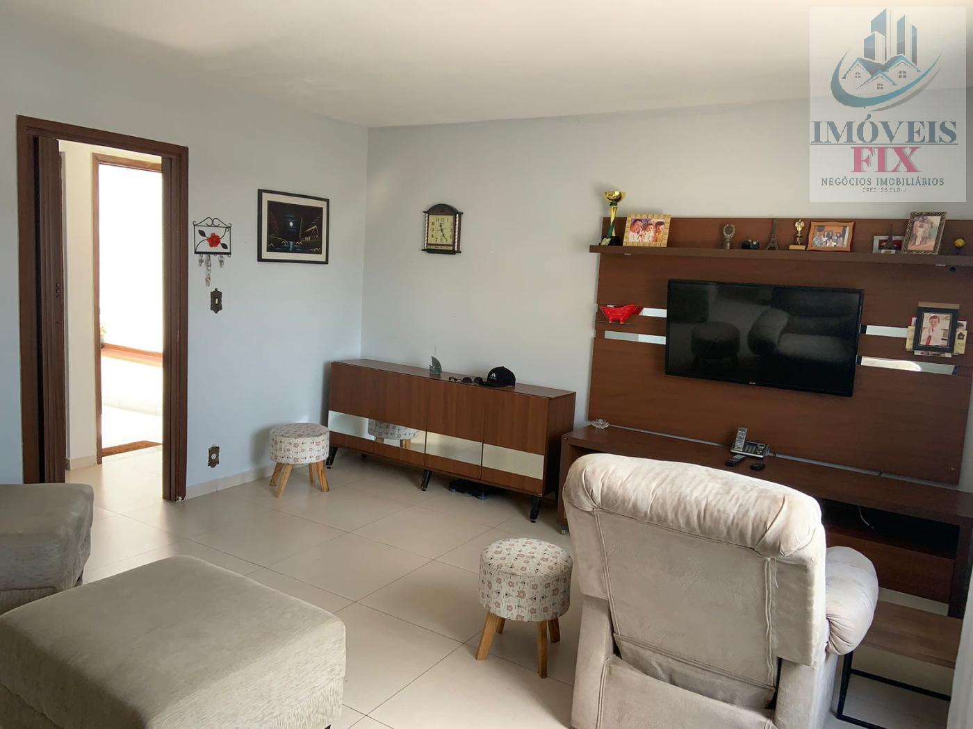 Casa à venda com 3 quartos, 149m² - Foto 1