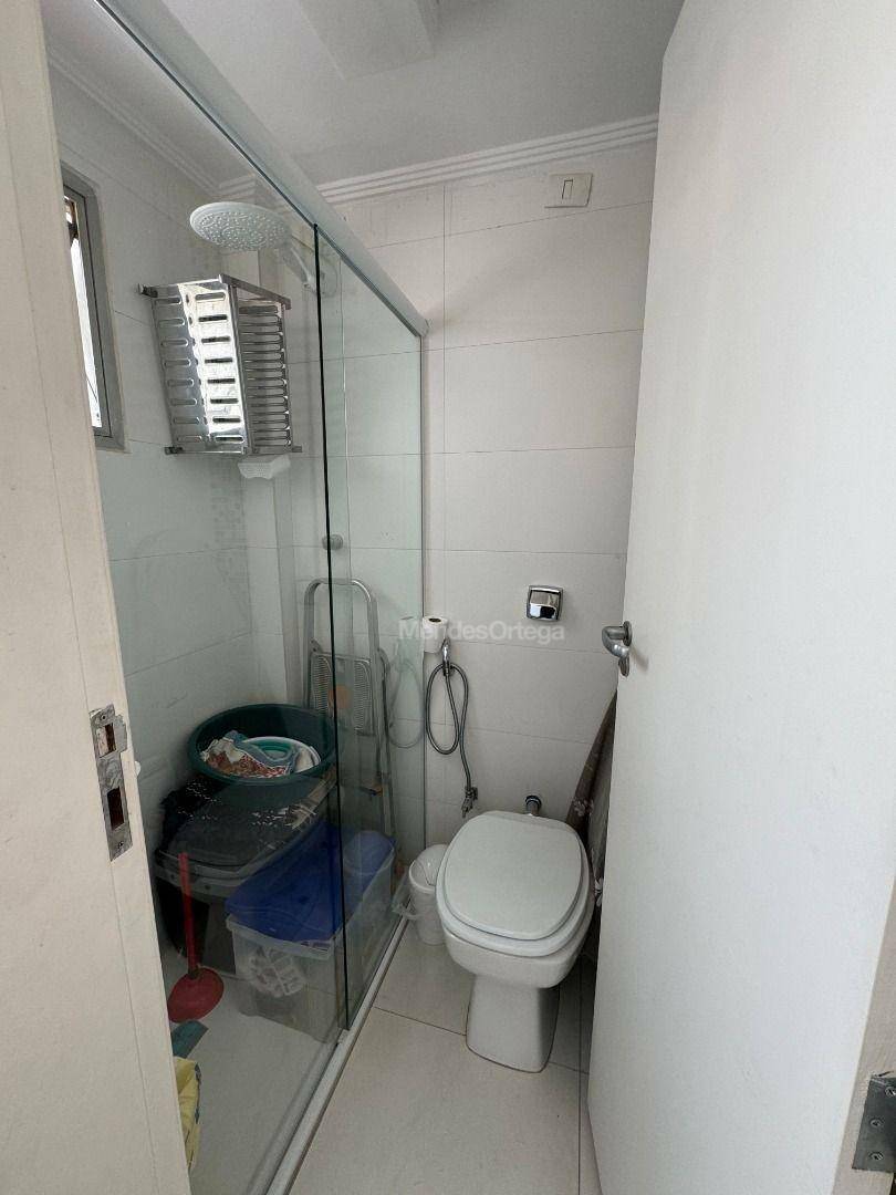 Apartamento para alugar com 3 quartos, 110m² - Foto 17