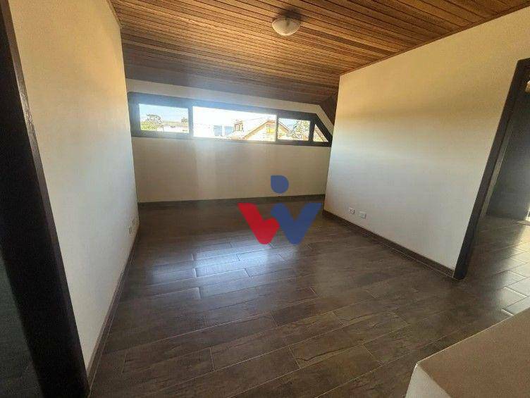 Casa à venda com 4 quartos, 220m² - Foto 12