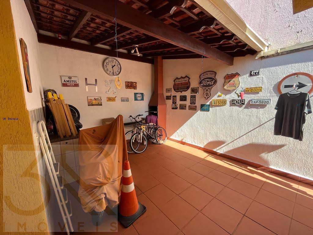 Casa à venda com 3 quartos, 180m² - Foto 17