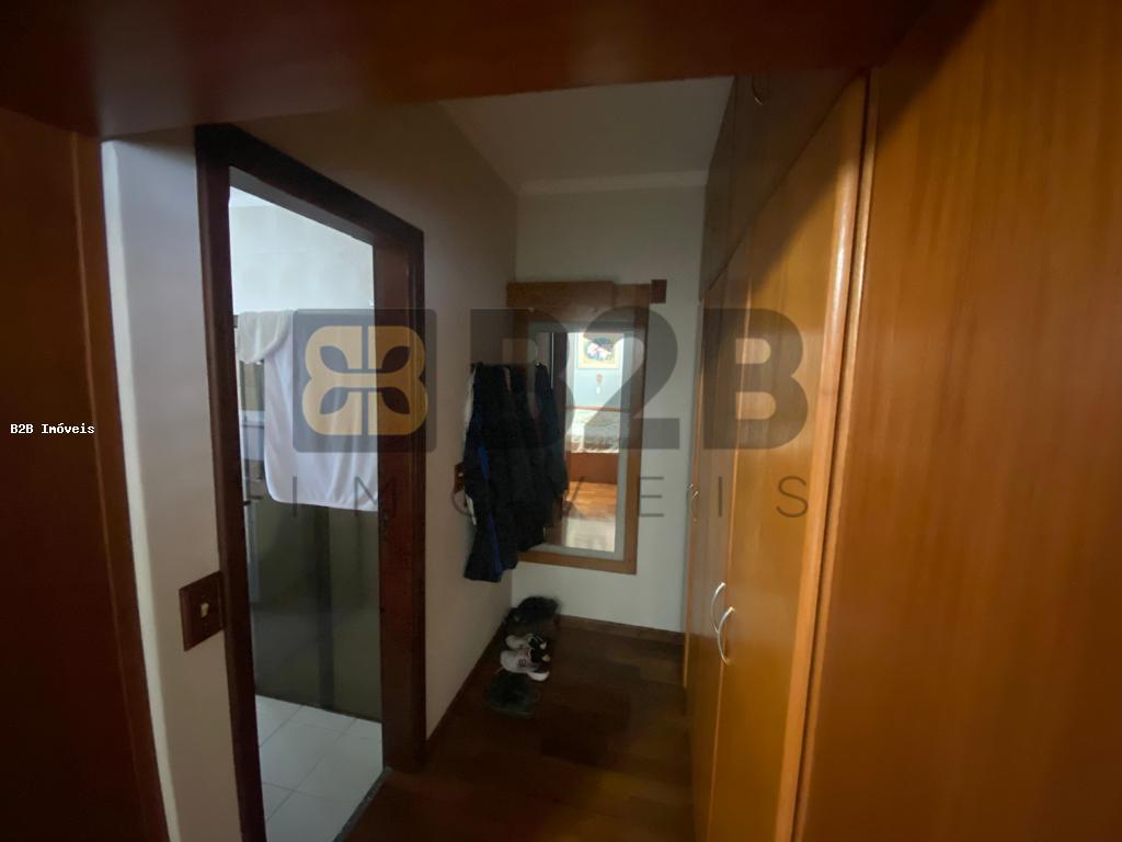 Casa à venda com 3 quartos, 328m² - Foto 14