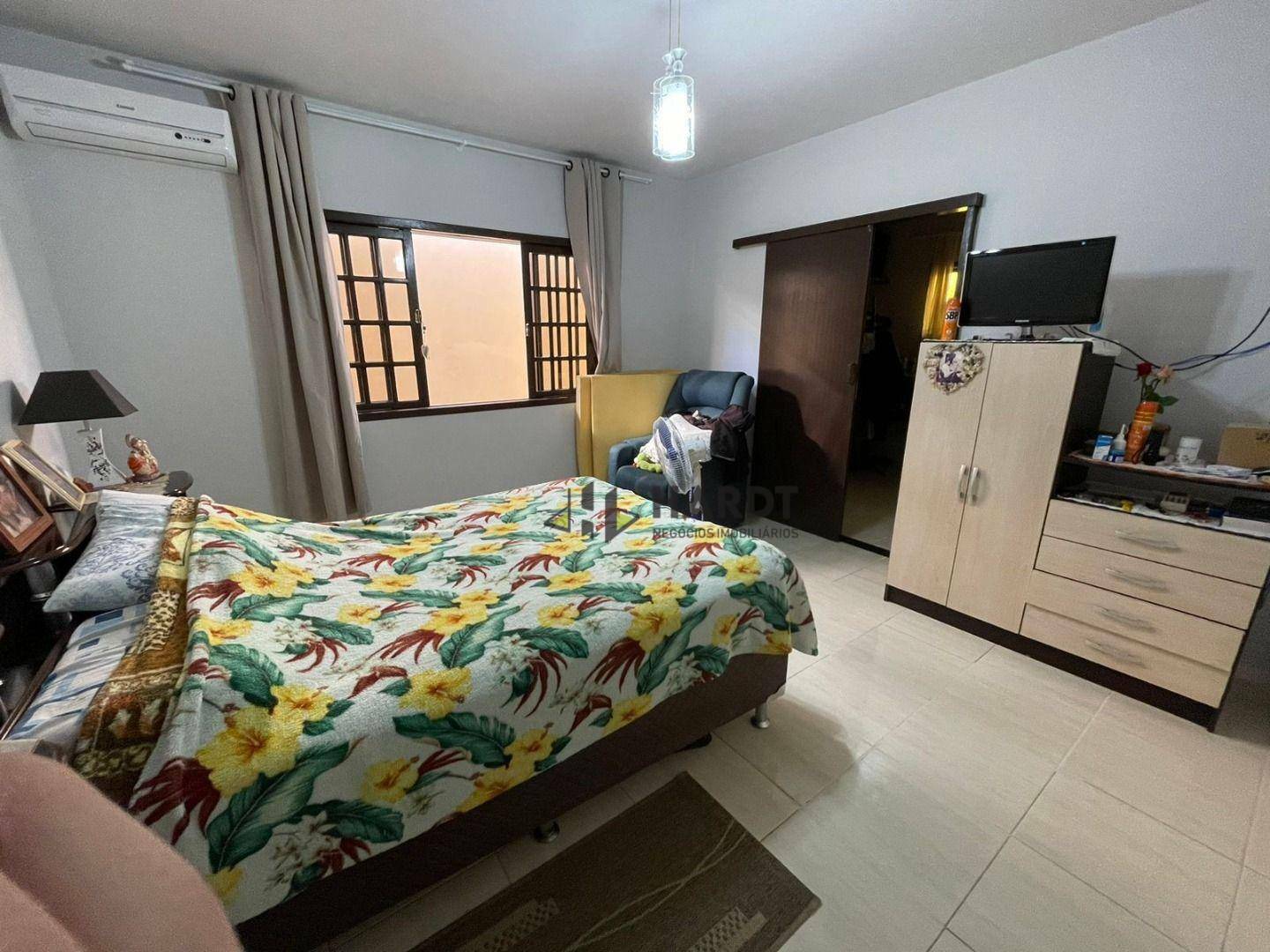 Casa à venda com 5 quartos, 240m² - Foto 17