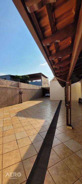 Casa à venda com 3 quartos, 200m² - Foto 20