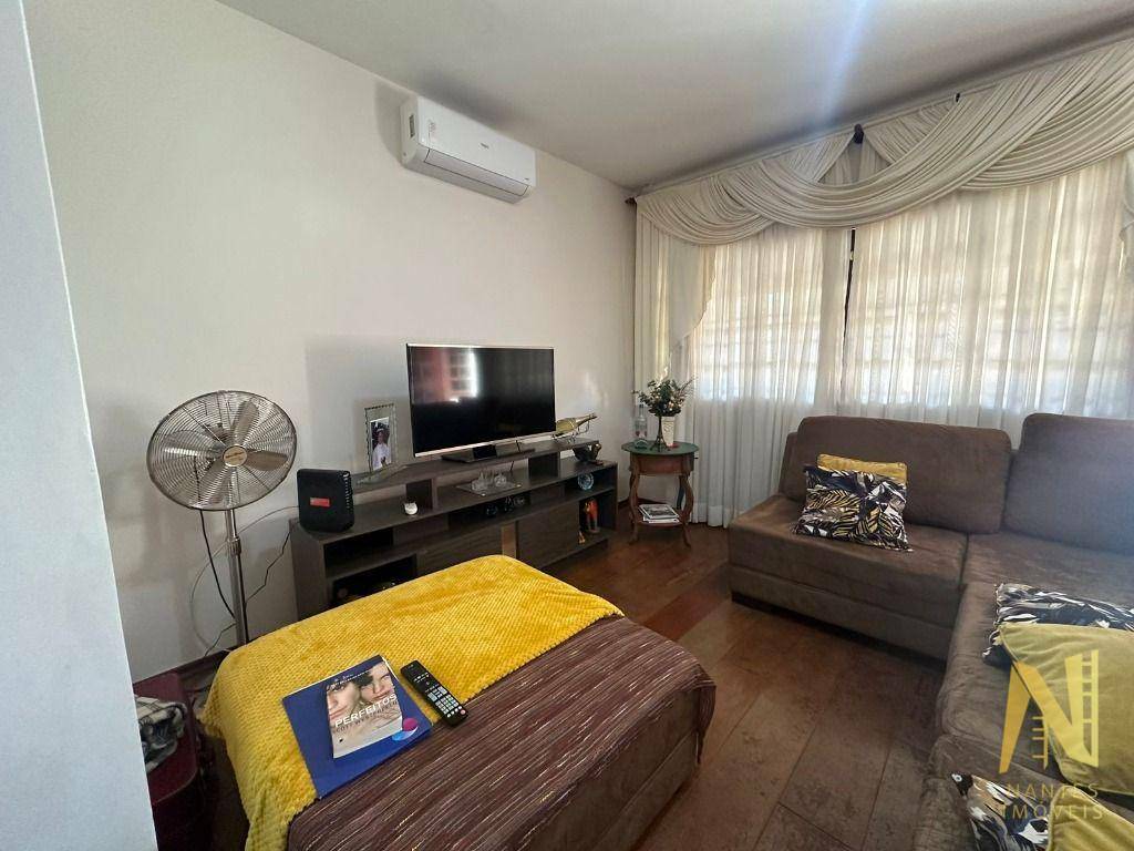 Casa à venda com 4 quartos, 210m² - Foto 5