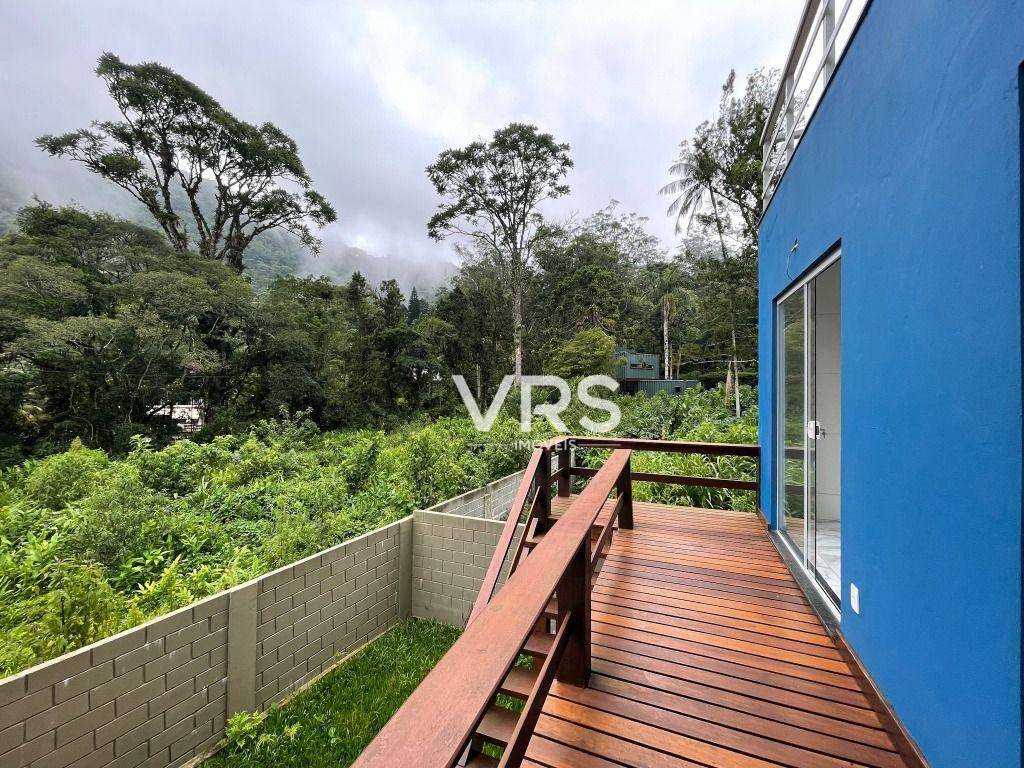 Casa à venda com 5 quartos, 216m² - Foto 6