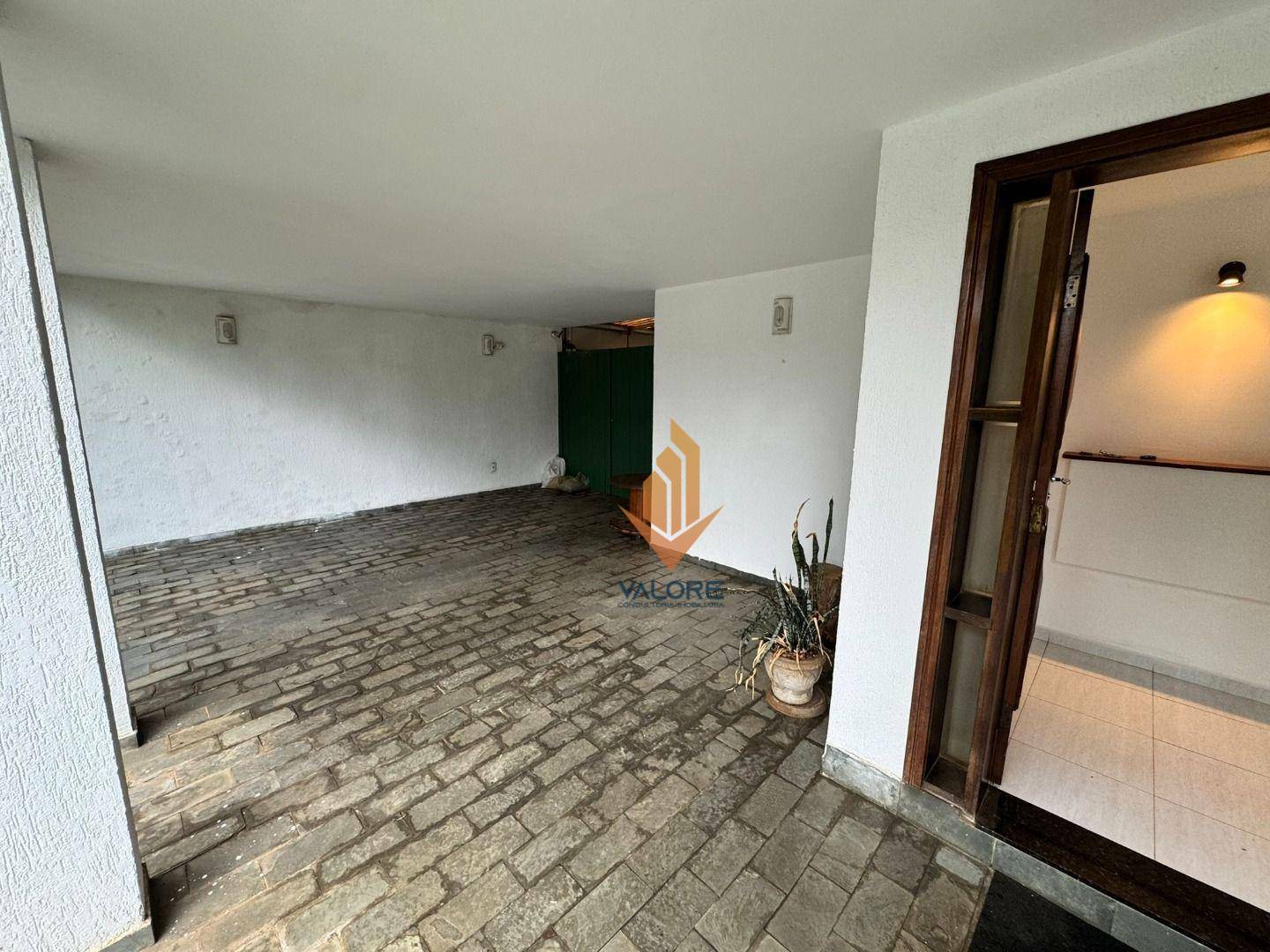 Casa à venda com 4 quartos, 300m² - Foto 4