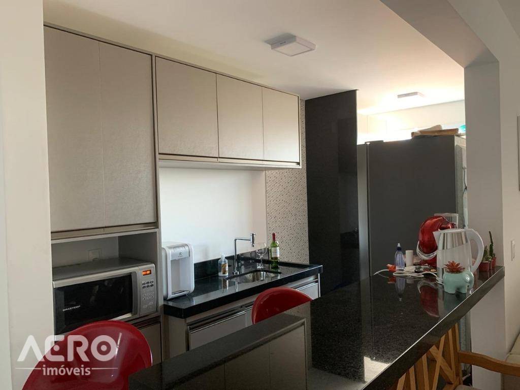 Apartamento à venda com 2 quartos, 61m² - Foto 2