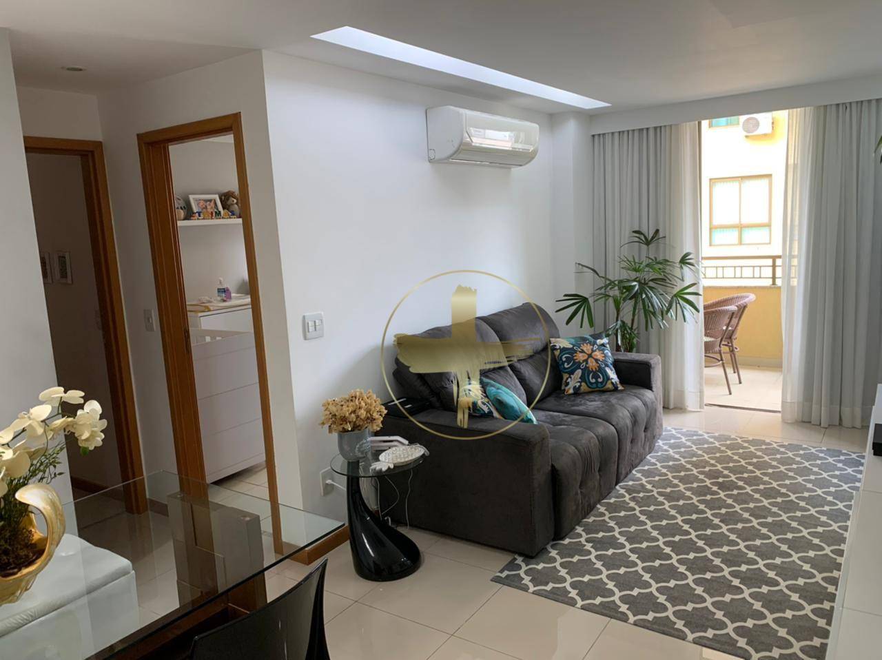 Apartamento à venda com 2 quartos, 70m² - Foto 2