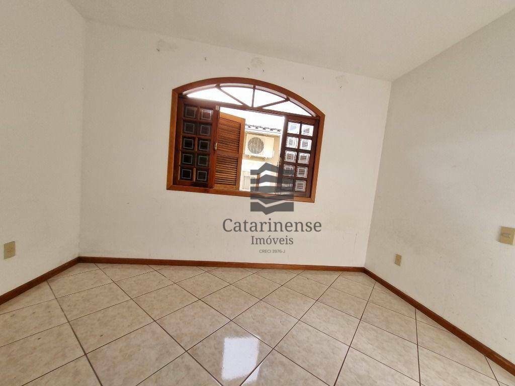 Casa à venda com 3 quartos, 82m² - Foto 16