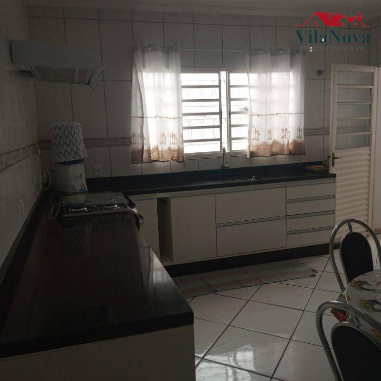 Casa à venda com 3 quartos, 154m² - Foto 11