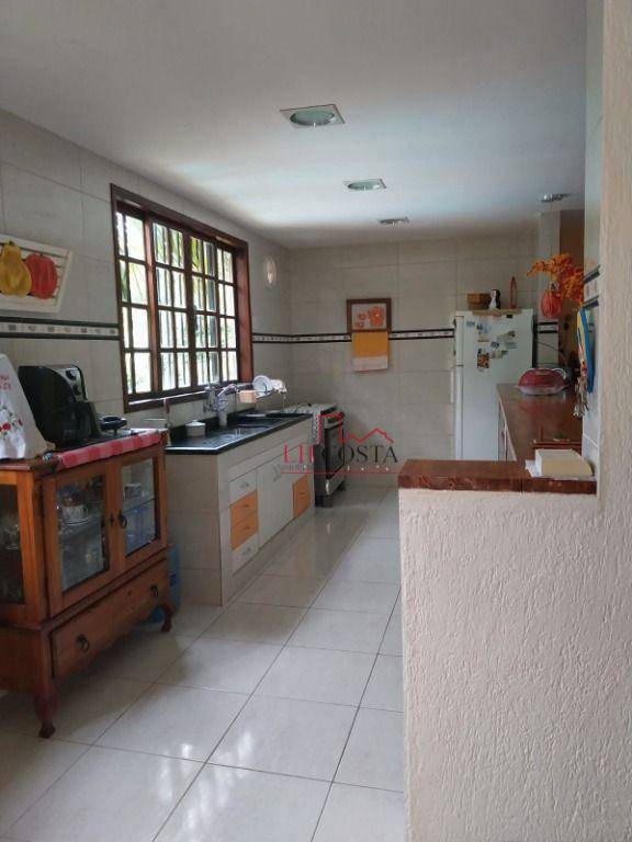 Casa à venda com 3 quartos, 268m² - Foto 12