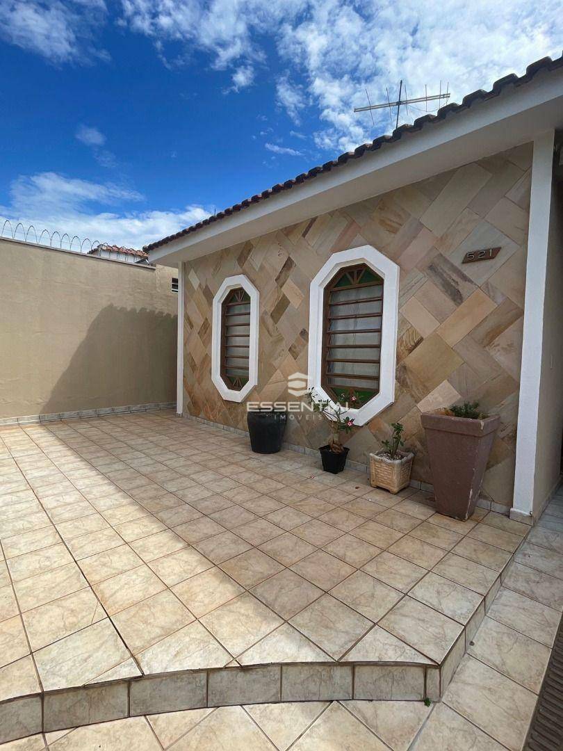 Casa à venda com 3 quartos, 165m² - Foto 2