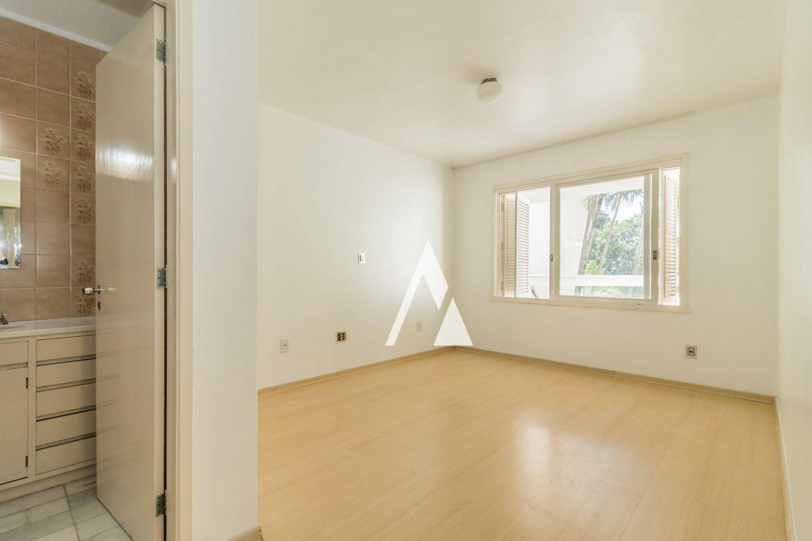 Casa à venda com 4 quartos, 250m² - Foto 18