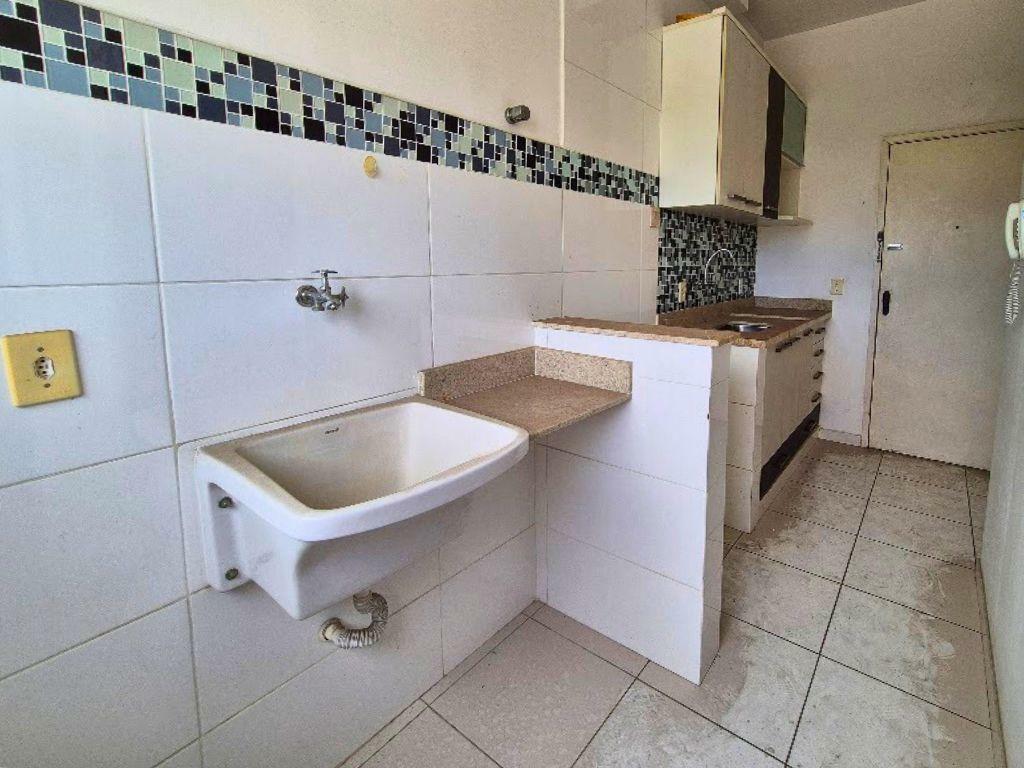 Apartamento à venda com 2 quartos, 70m² - Foto 4